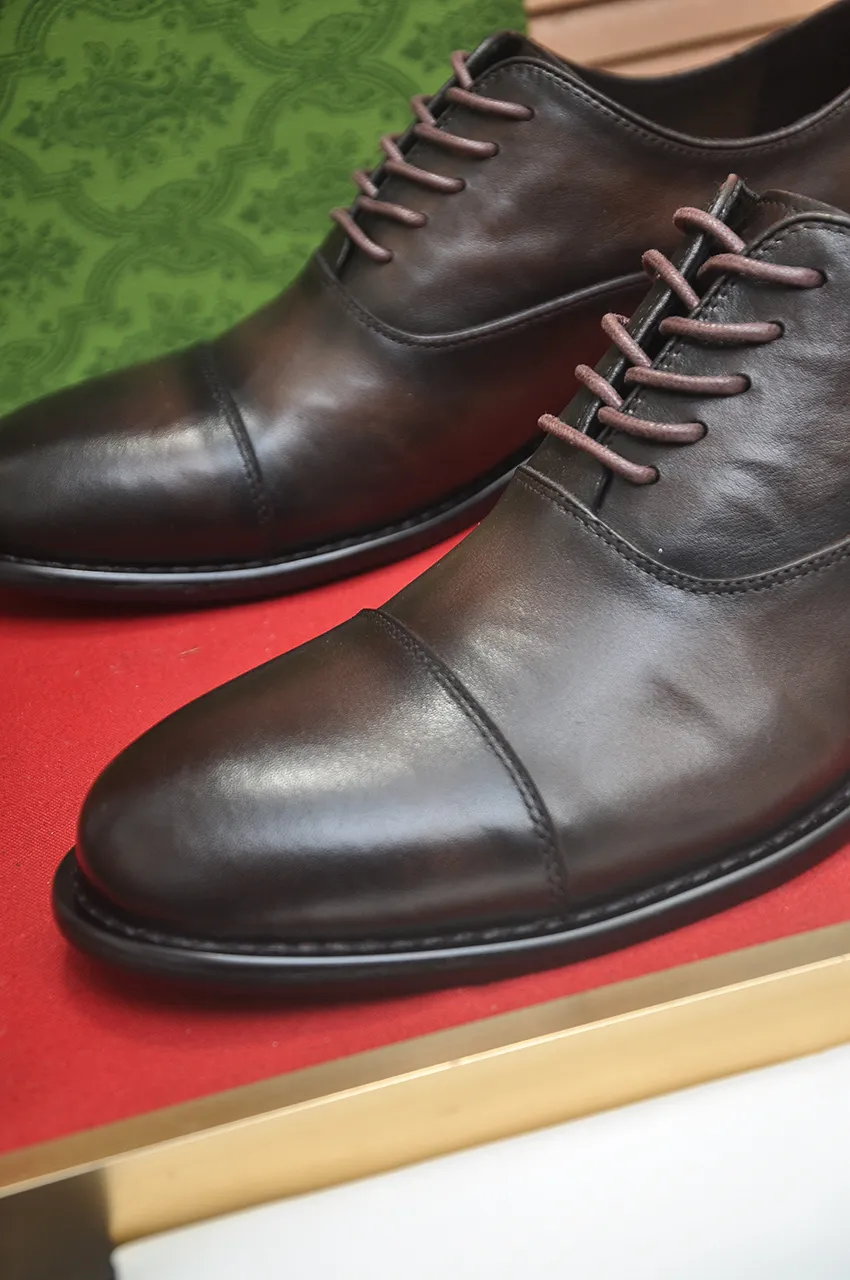 Men's shoes 💰580💶 Brand: GUCCI (Gucci) Standard code: Men's code 38/44 (45 can be customized) Grade: Same as the official website Original quality Material: Original cowhide Water-dyed cowhide lining Original rubber outsole Style category: Men's fashionable casual leather shoes Distinguished big-name luxury elements Top luxury Color: Actual picture